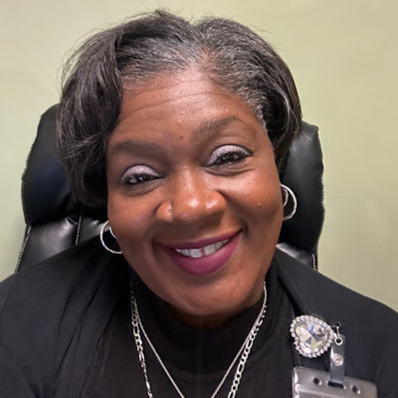 Meet your Posher, Yolanda - Picture 1 of 1